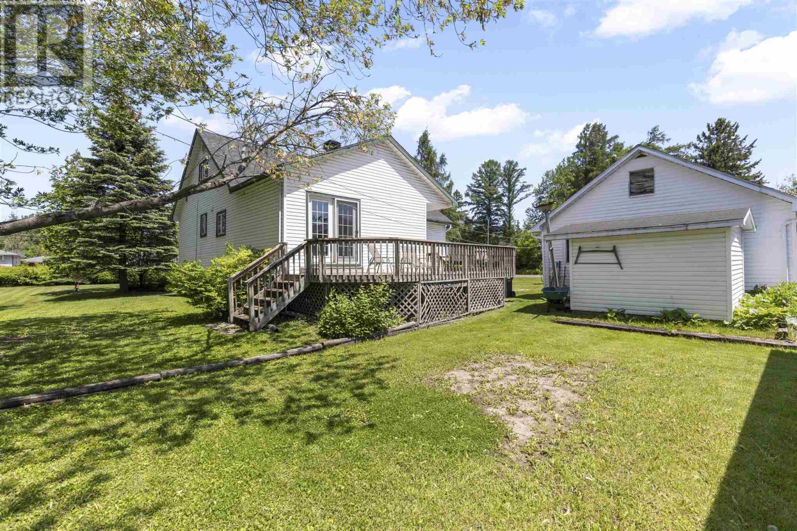 Photo 3 of 441 Laurier Ave, Sault Ste Marie ON