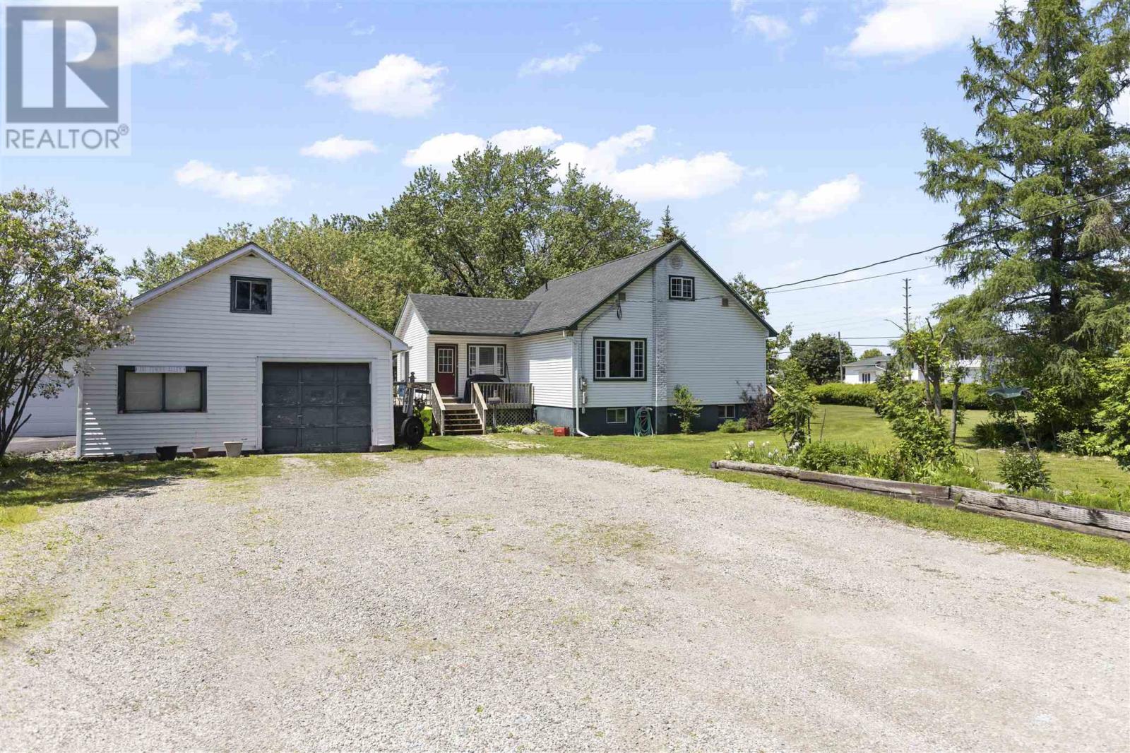 Photo 4 of 441 Laurier Ave, Sault Ste Marie ON