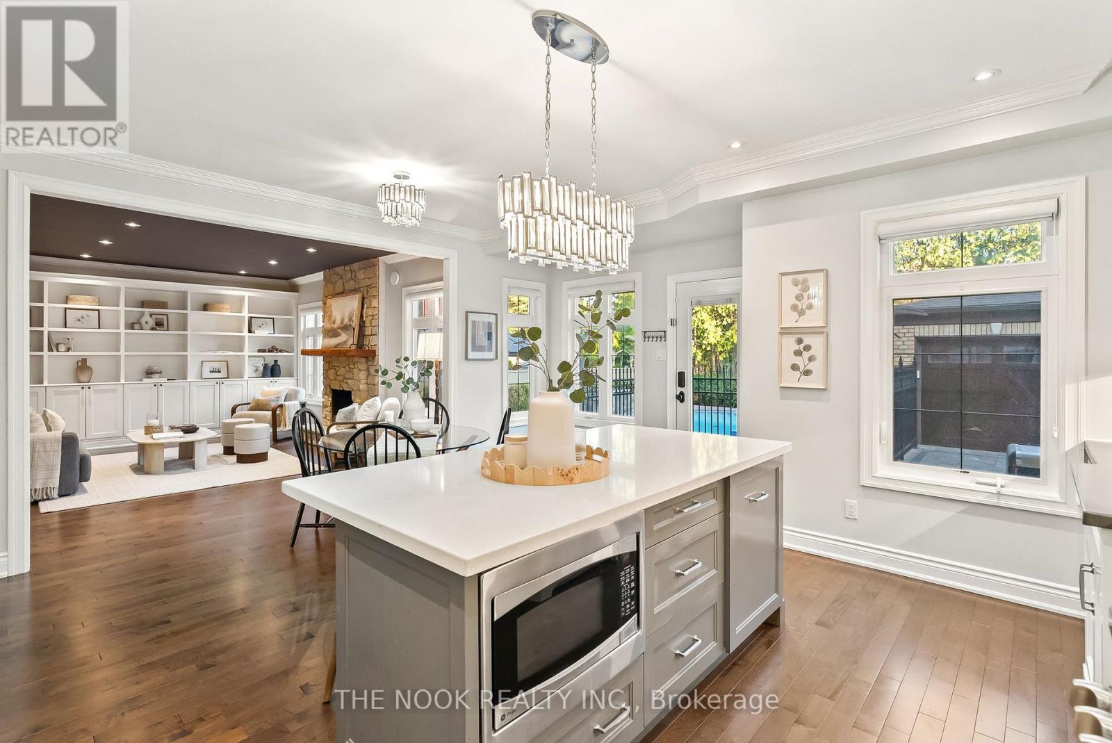 Photo 15 of 7 Ellsworth Avenue, Richmond Hill ON