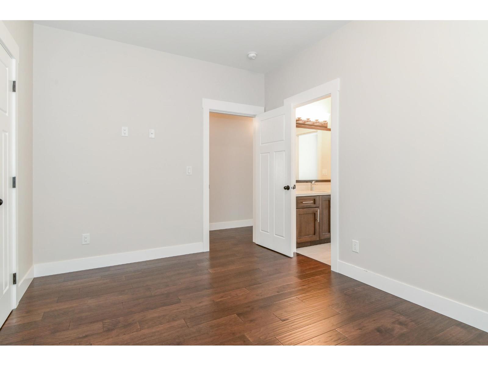 Photo 13 of 20073 38 B Avenue, Langley BC
