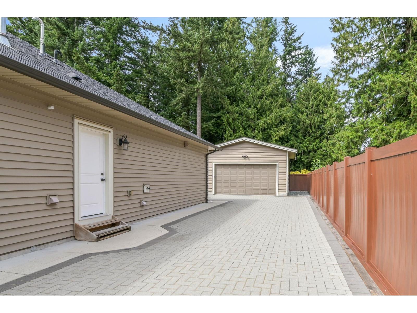 Photo 11 of 20073 38 B Avenue, Langley BC