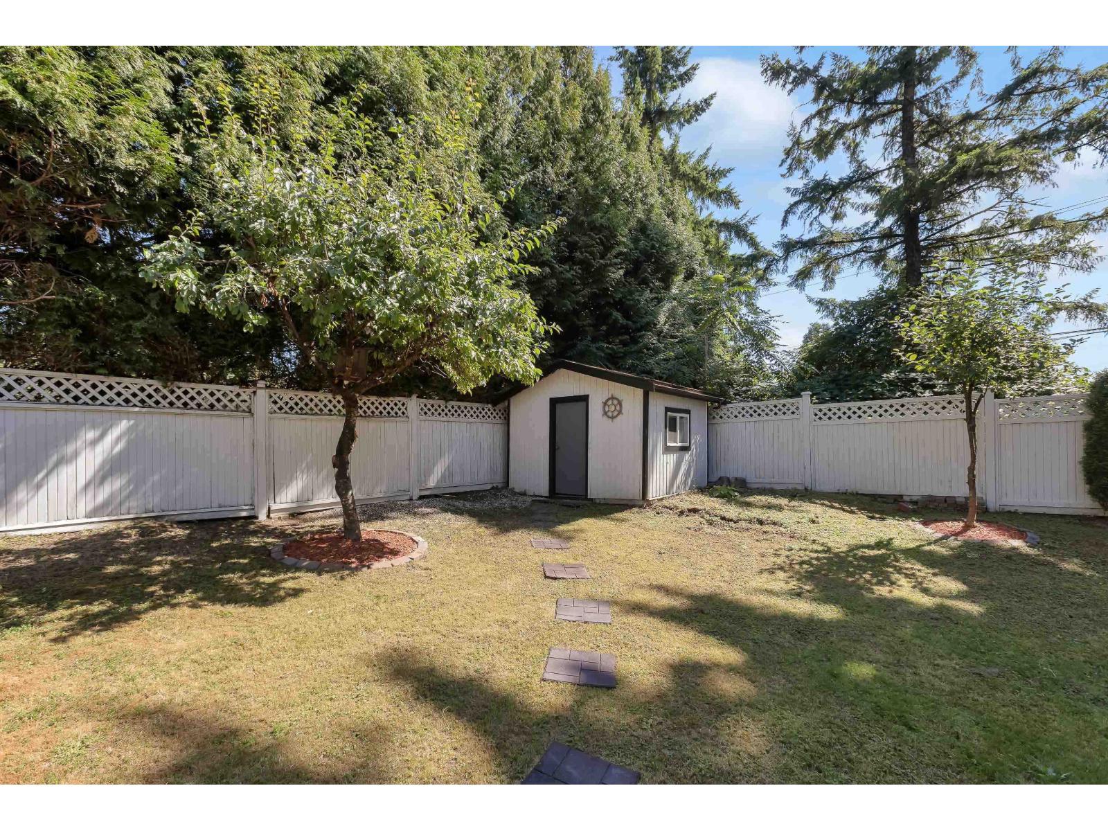 Photo 26 of 10418 Fraserglen Dr, Surrey BC