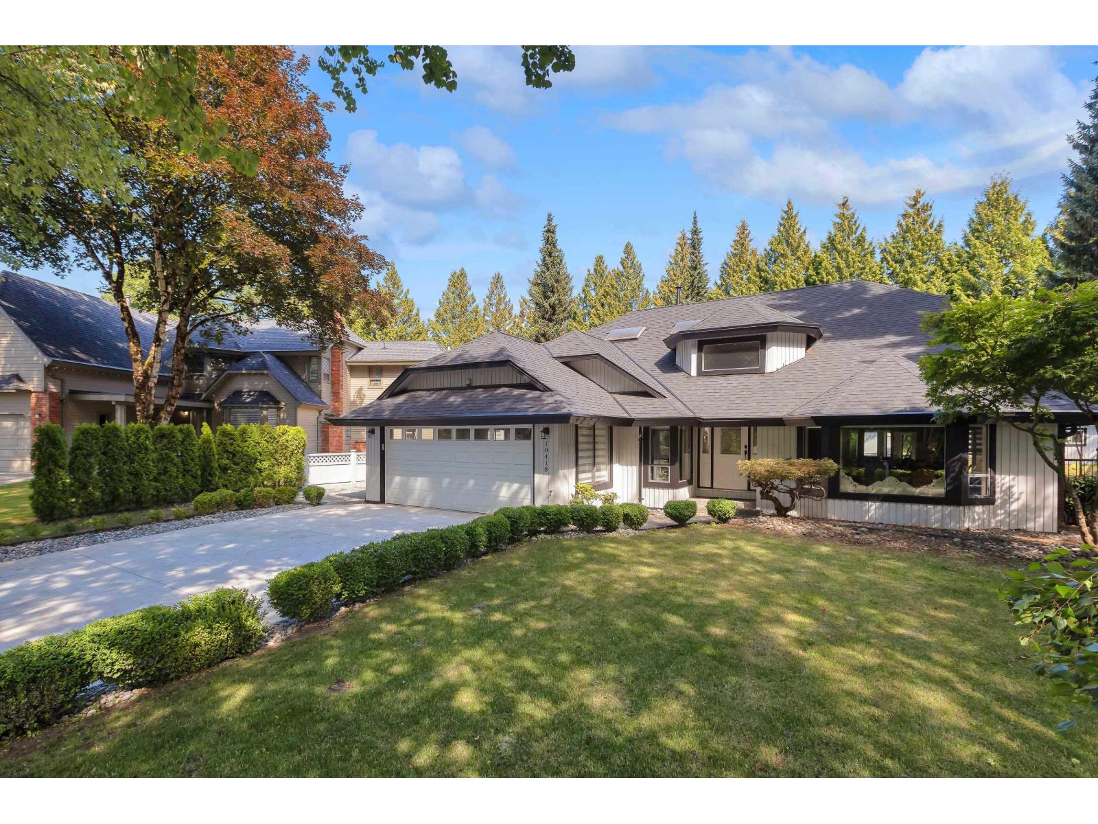 Photo 2 of 10418 Fraserglen Dr, Surrey BC