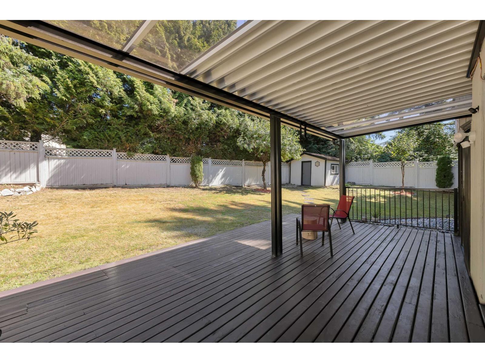 Photo 25 of 10418 Fraserglen Dr, Surrey BC