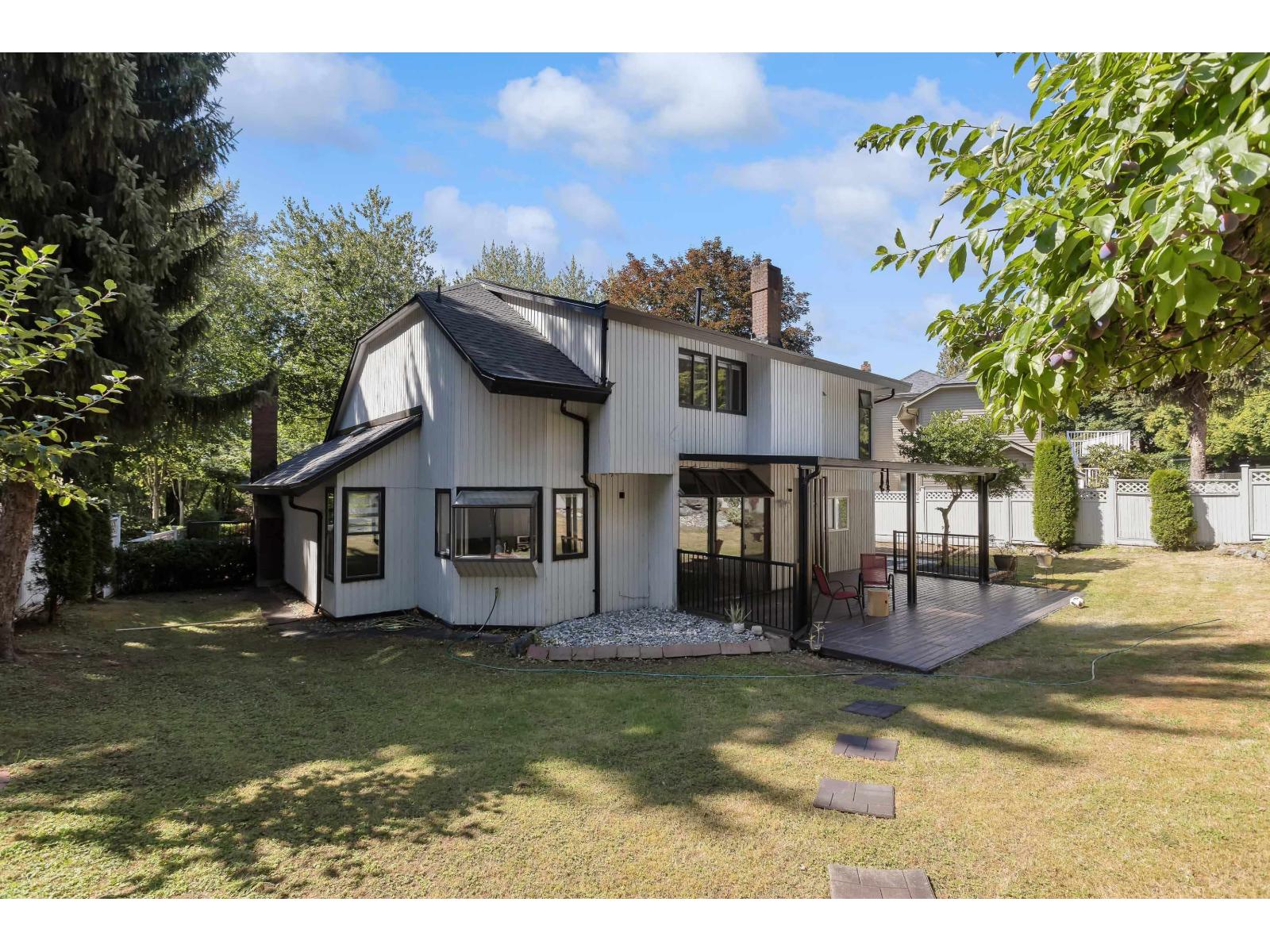 Photo 28 of 10418 Fraserglen Dr, Surrey BC