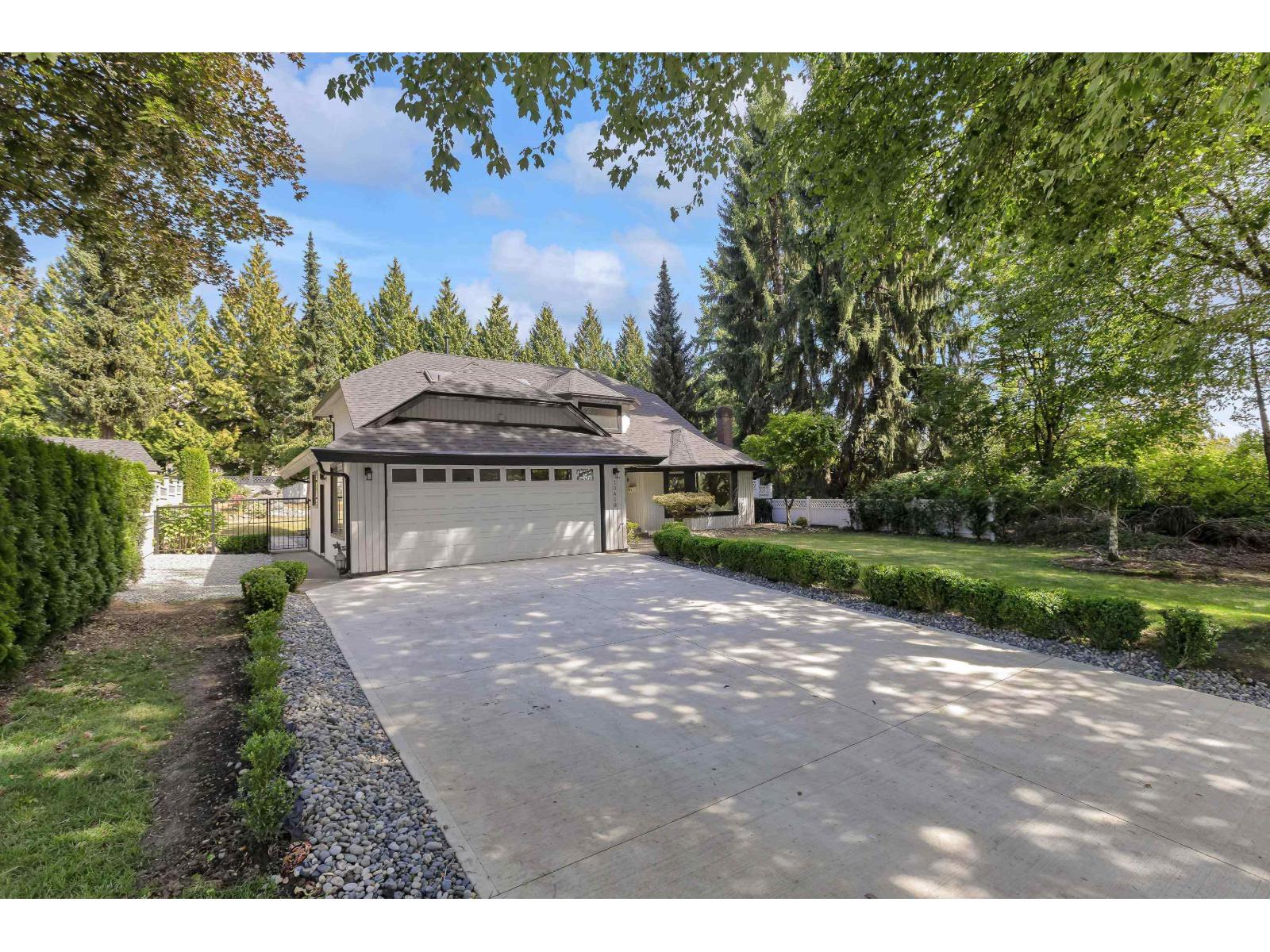 Photo 3 of 10418 Fraserglen Dr, Surrey BC