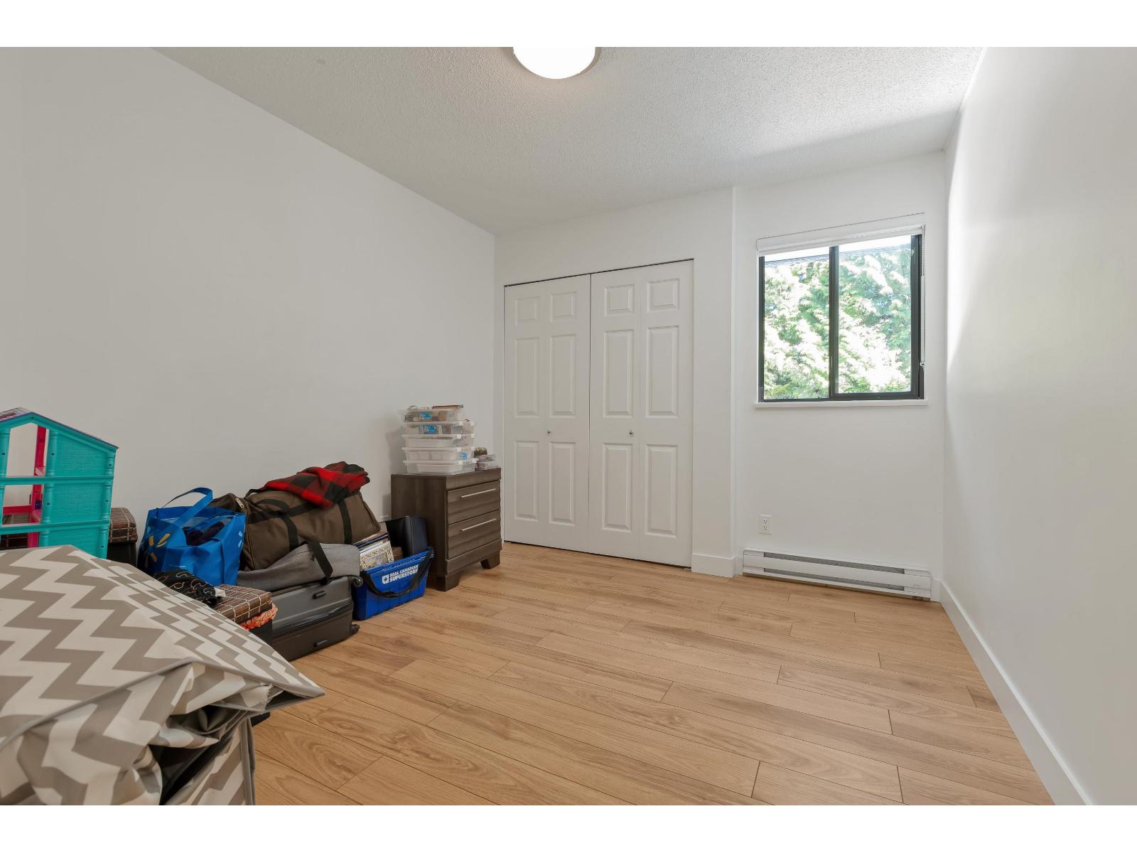 Photo 22 of 10418 Fraserglen Dr, Surrey BC