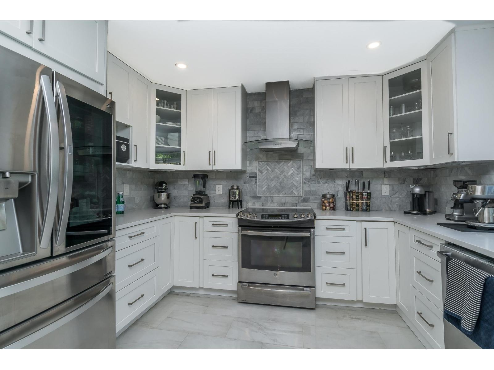 Photo 15 of 23182 Rawlison Crescent, Langley BC