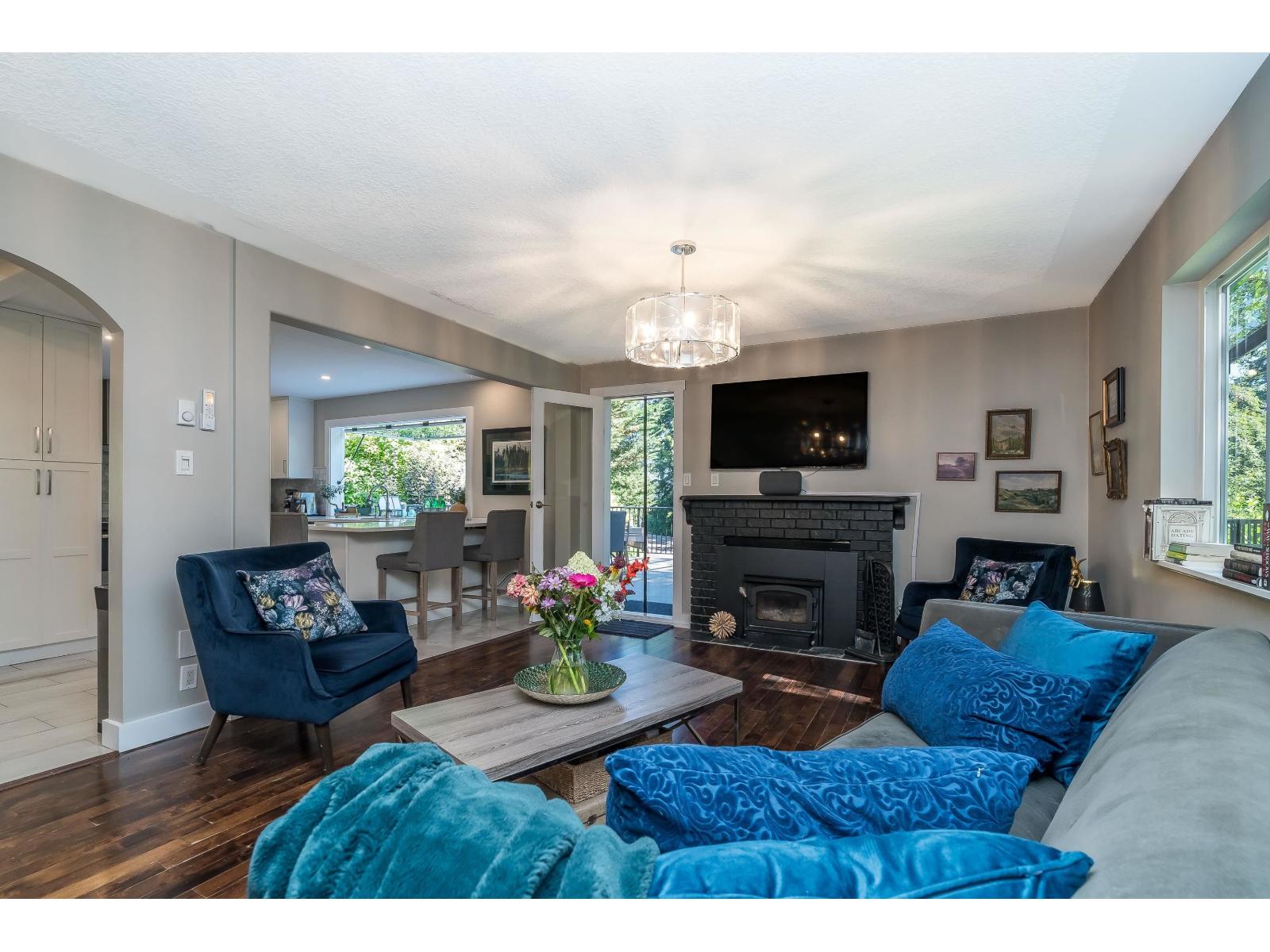 Photo 12 of 23182 Rawlison Crescent, Langley BC