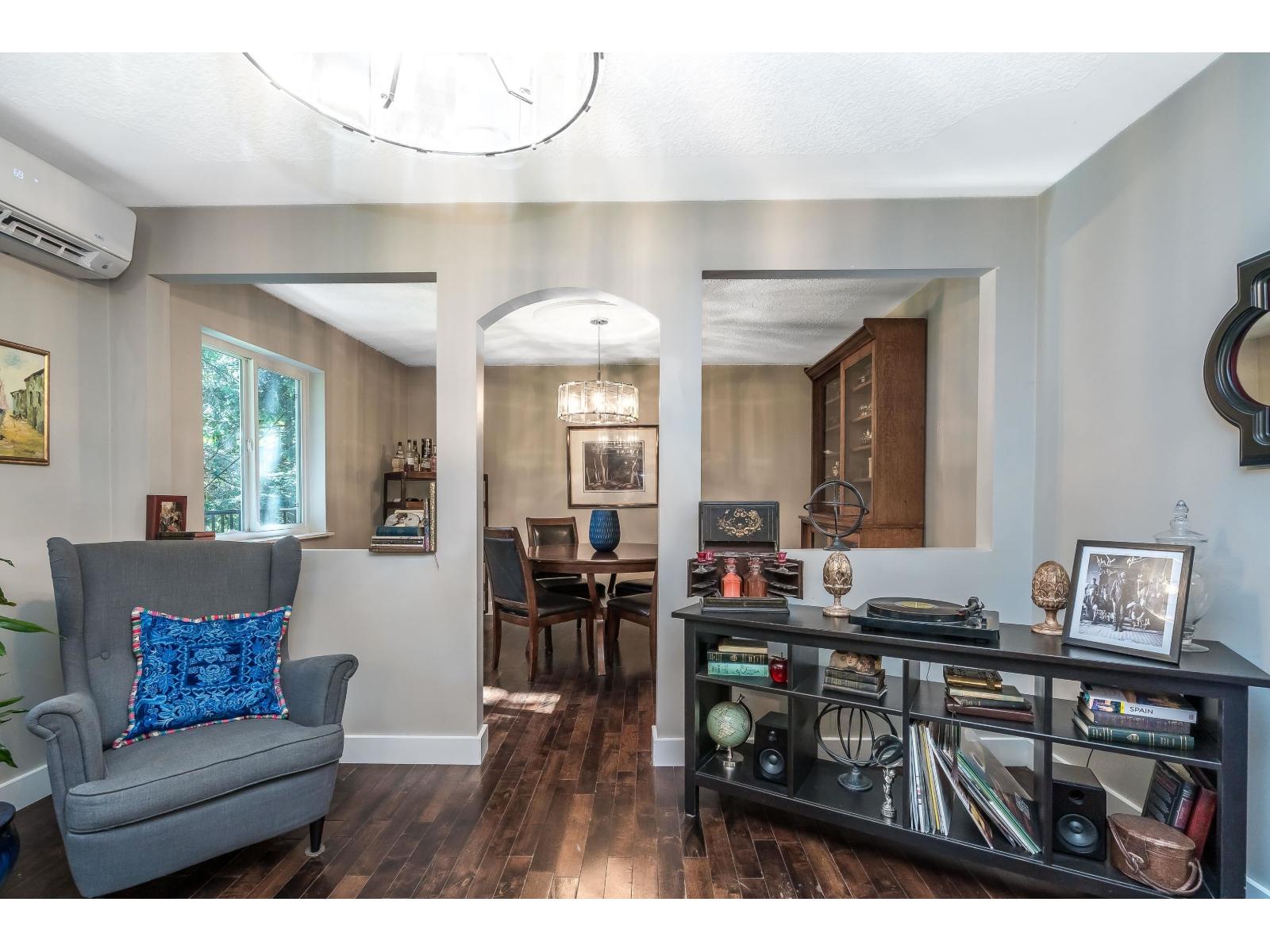 Photo 11 of 23182 Rawlison Crescent, Langley BC