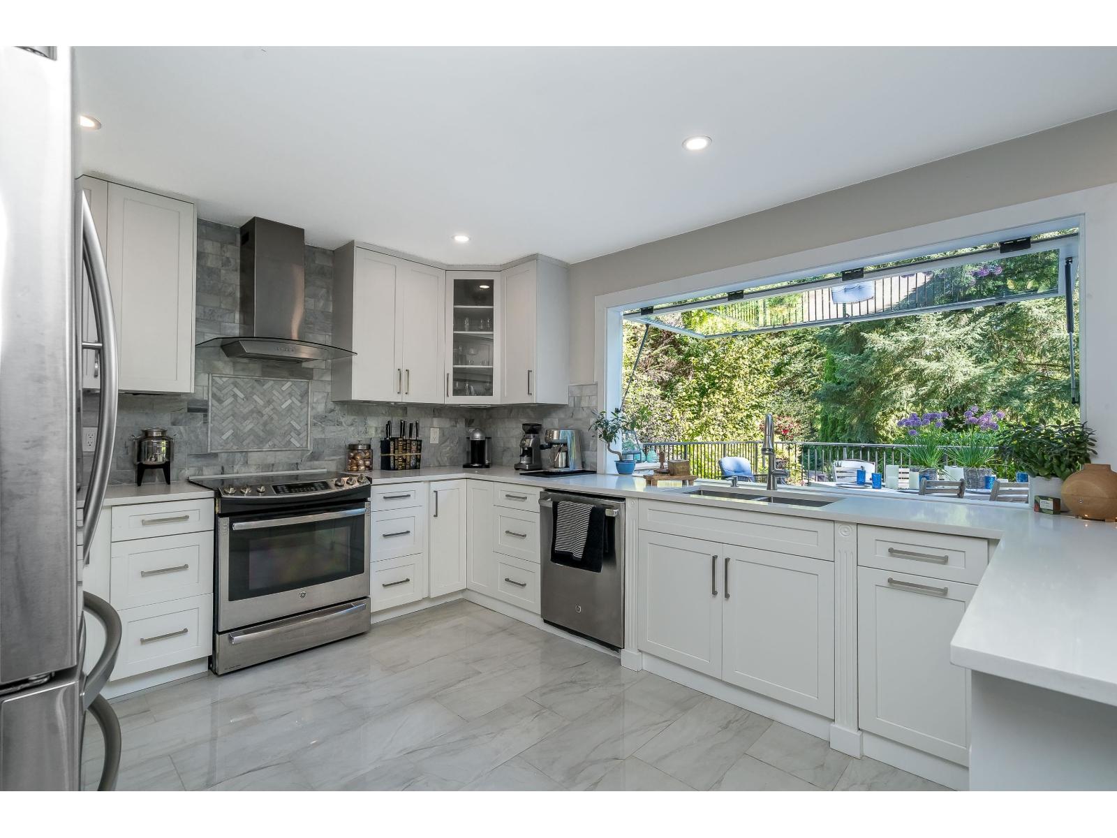Photo 13 of 23182 Rawlison Crescent, Langley BC