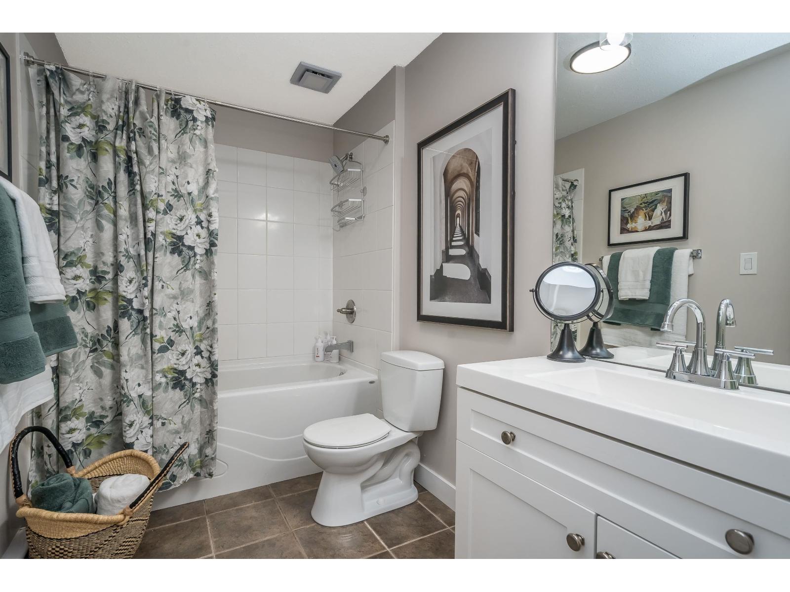 Photo 26 of 23182 Rawlison Crescent, Langley BC