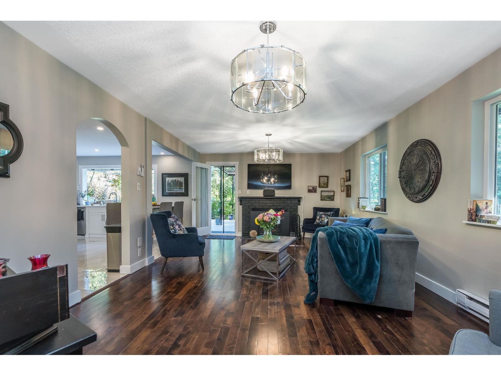 Photo 10 of 23182 Rawlison Crescent, Langley BC