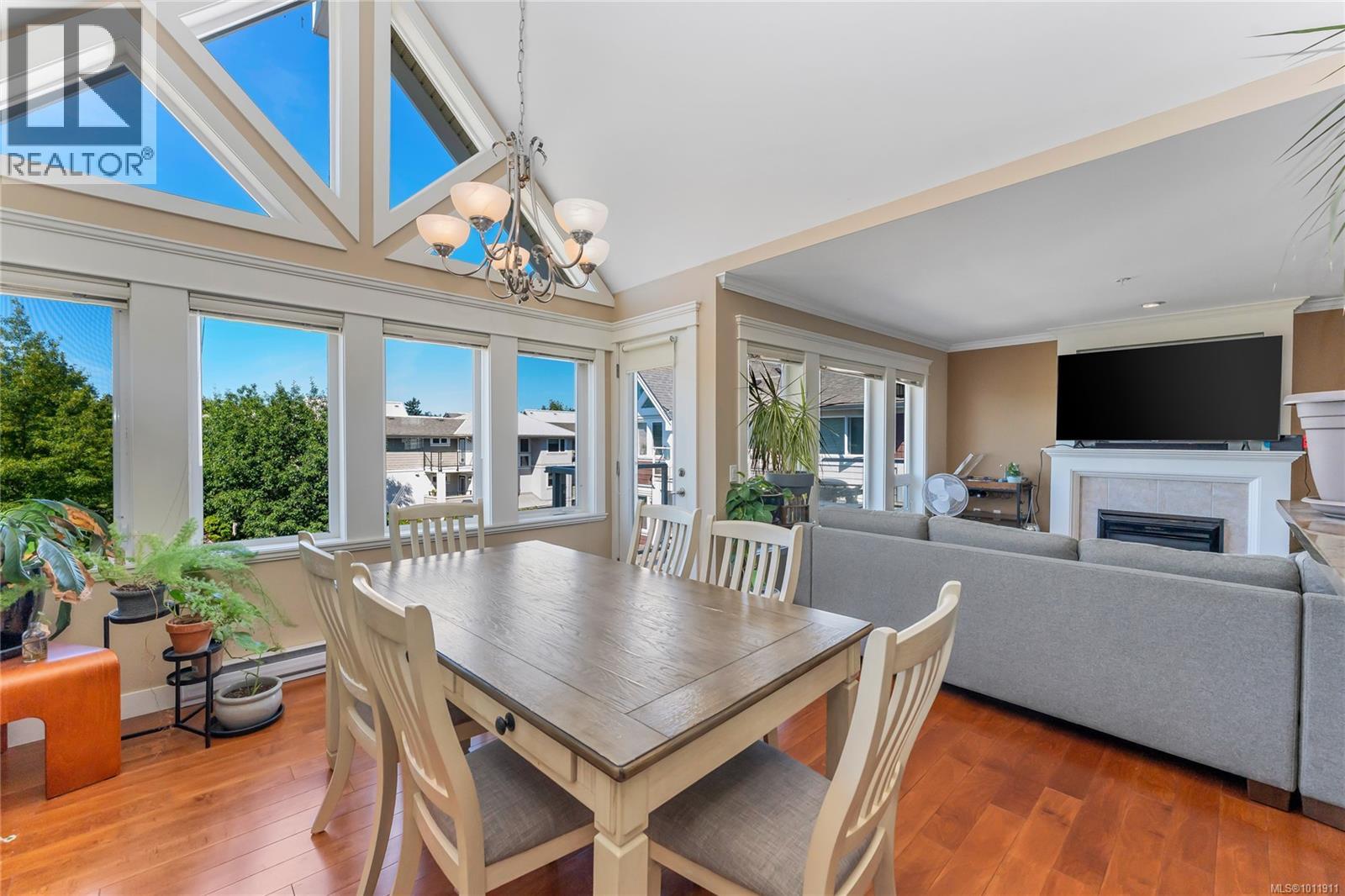 Single Family House for Sale in   Heatherdale Lane Heatherdale Estates Saanich 