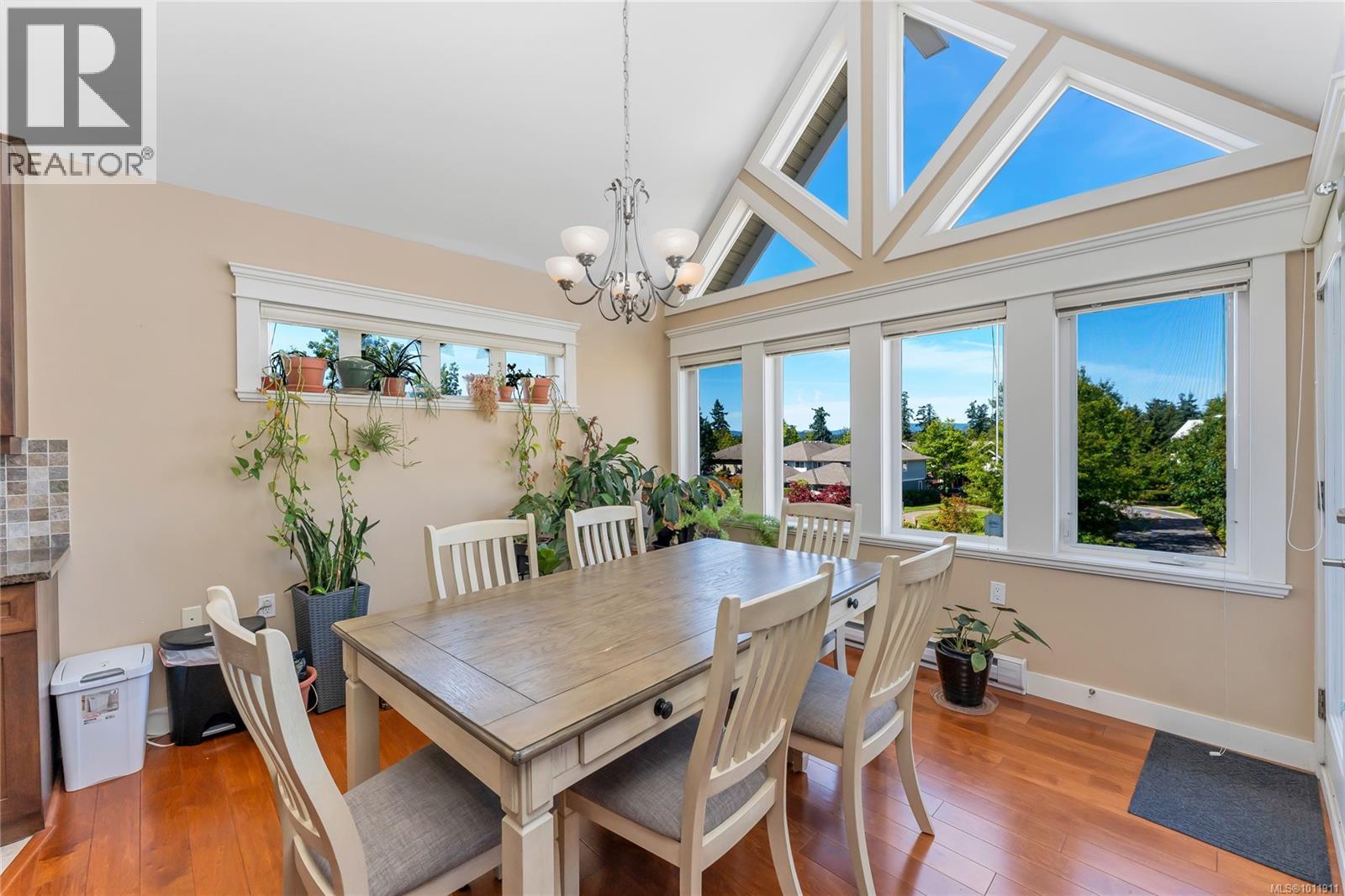 Single Family House for Sale in   Heatherdale Lane Heatherdale Estates Saanich 