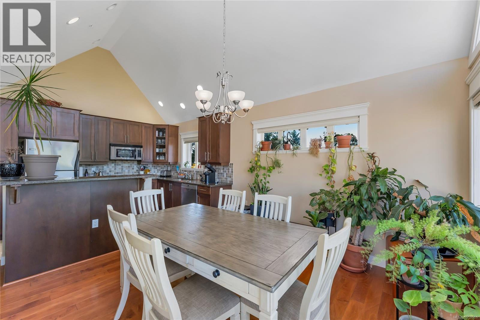 Single Family House for Sale in   Heatherdale Lane Heatherdale Estates Saanich 