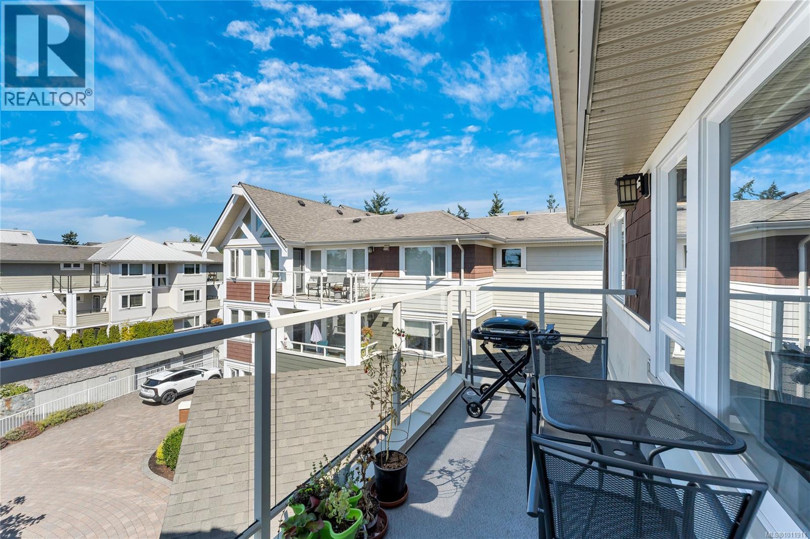 Single Family House for Sale in   Heatherdale Lane Heatherdale Estates Saanich 