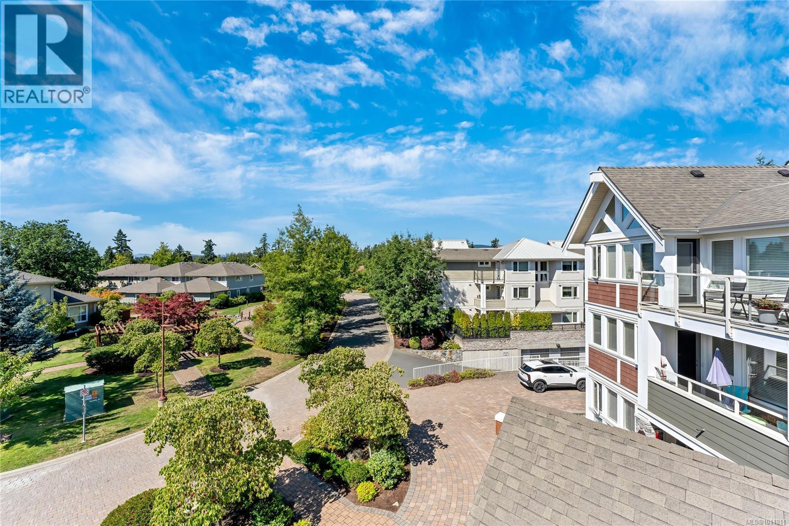 Single Family House for Sale in   Heatherdale Lane Heatherdale Estates Saanich 