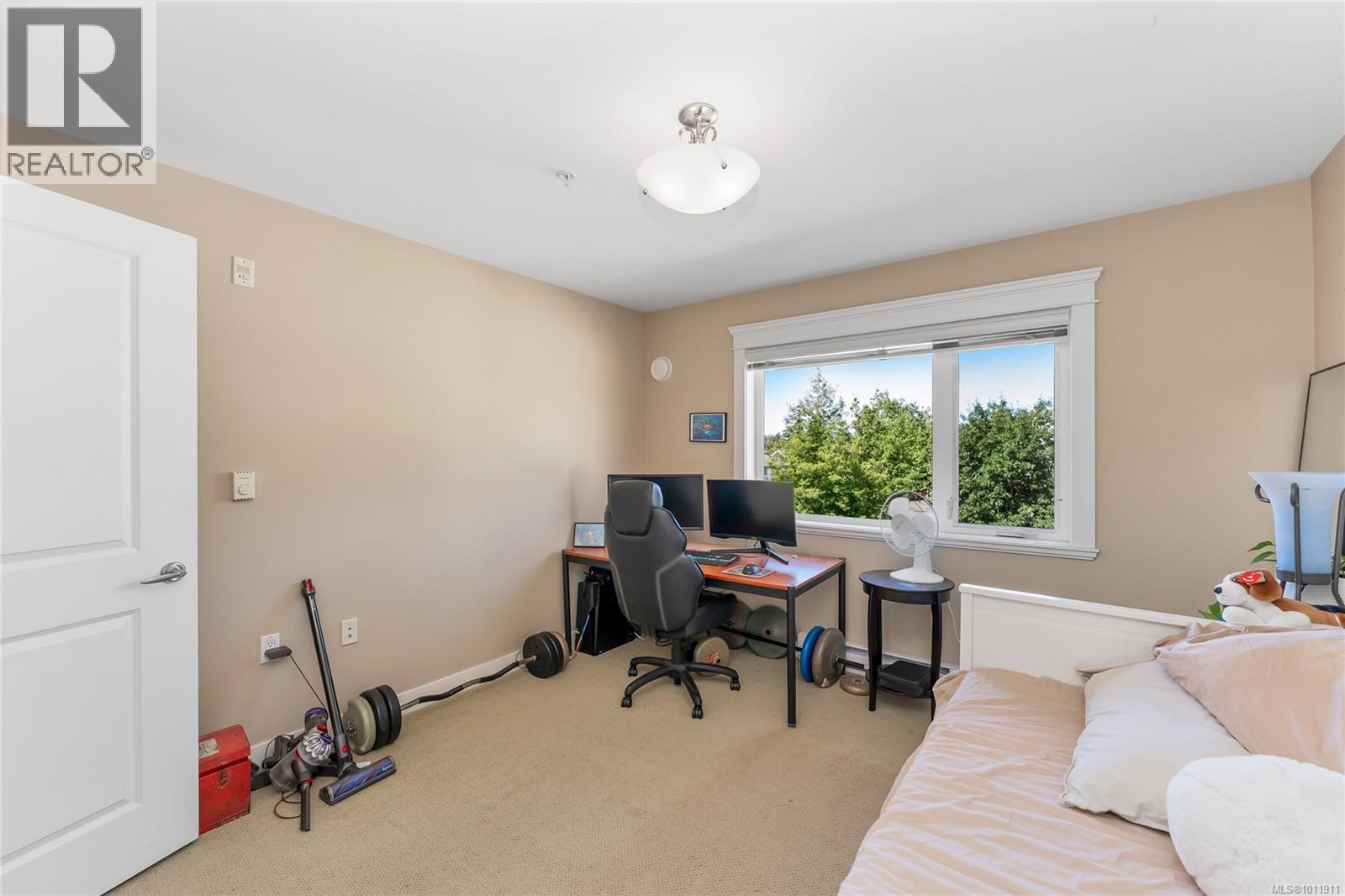 Single Family House for Sale in   Heatherdale Lane Heatherdale Estates Saanich 