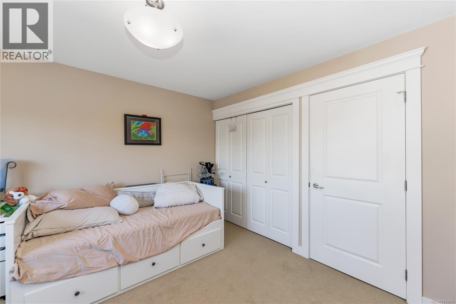 Single Family House for Sale in   Heatherdale Lane Heatherdale Estates Saanich 