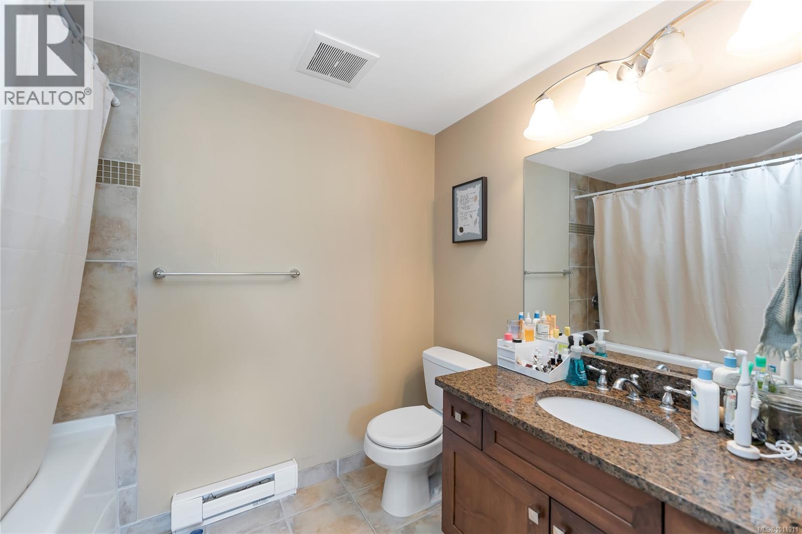 Single Family House for Sale in   Heatherdale Lane Heatherdale Estates Saanich 