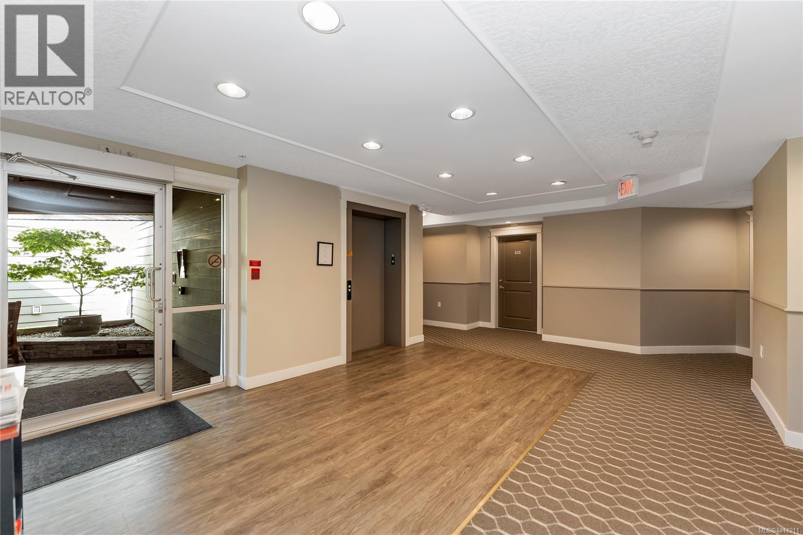 Single Family House for Sale in   Heatherdale Lane Heatherdale Estates Saanich 