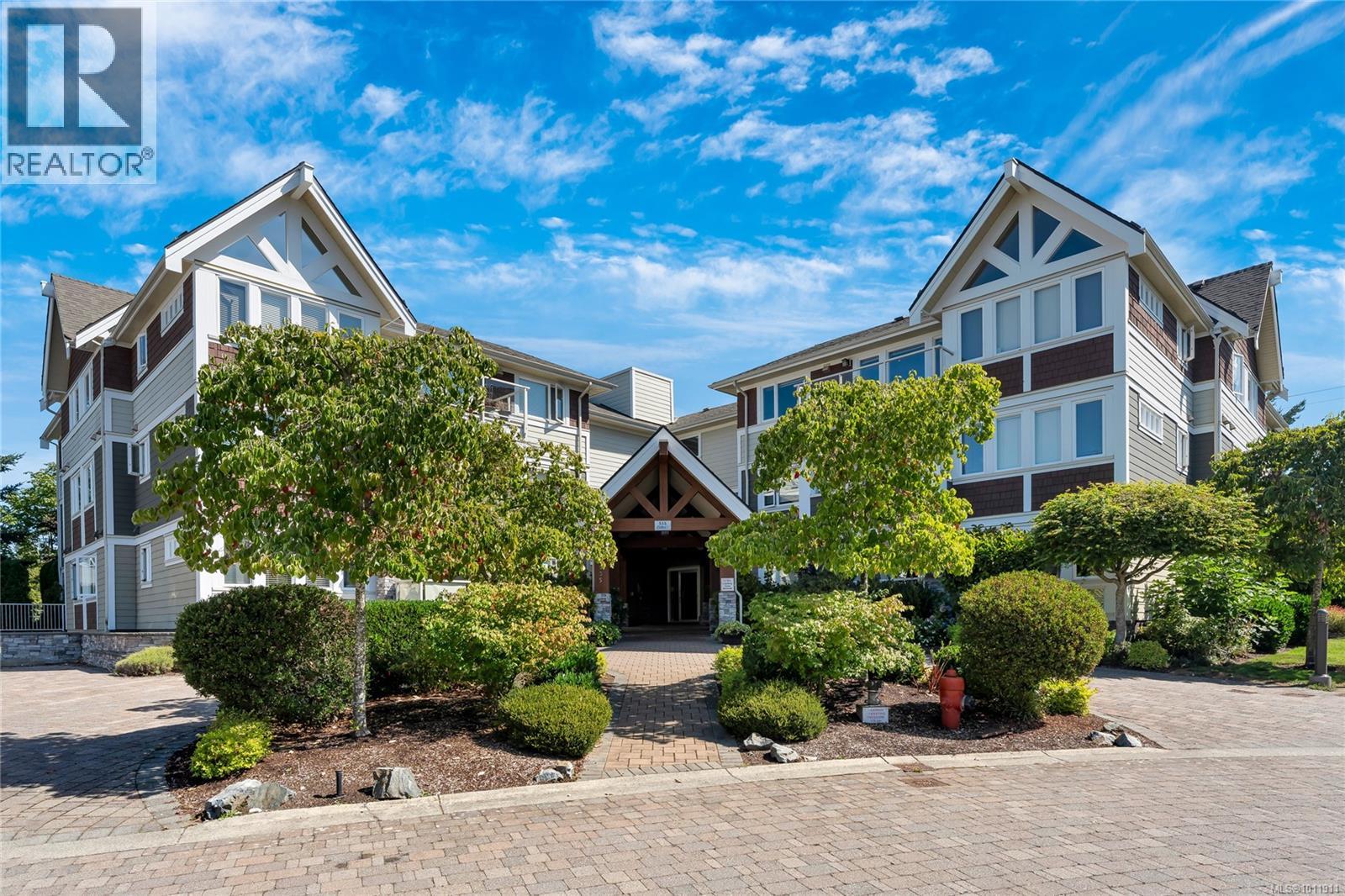 Single Family House for Sale in   Heatherdale Lane Heatherdale Estates Saanich 