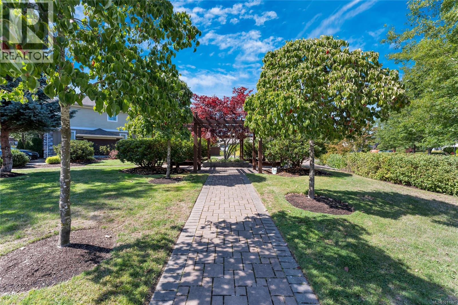 Single Family House for Sale in   Heatherdale Lane Heatherdale Estates Saanich 