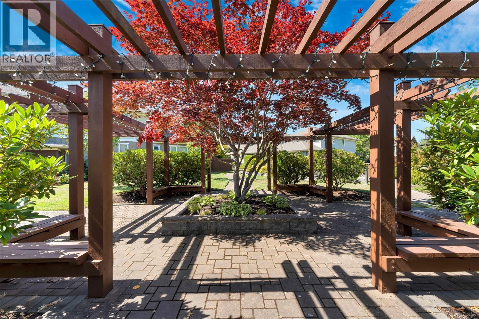 Single Family House for Sale in   Heatherdale Lane Heatherdale Estates Saanich 