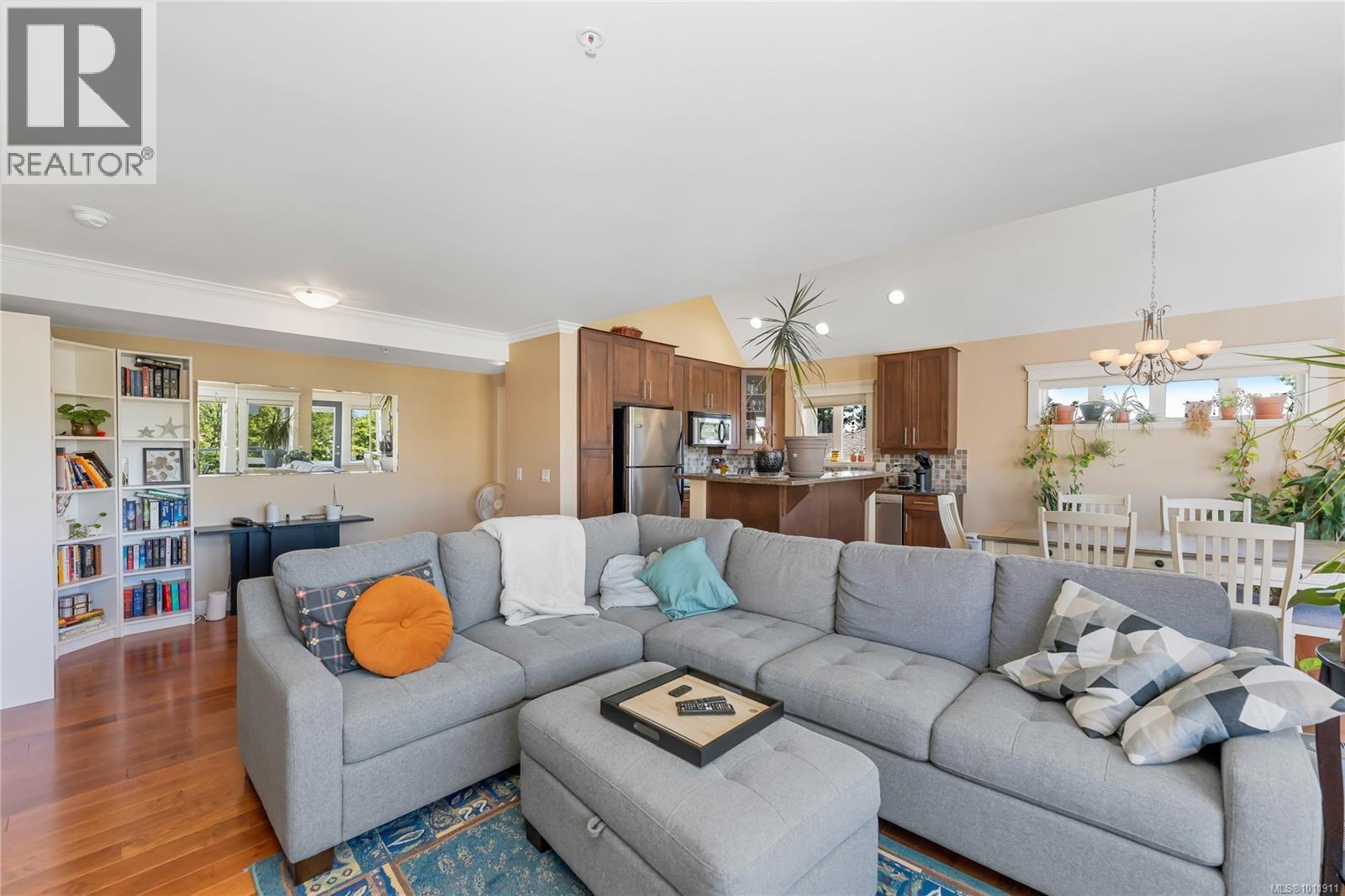 Single Family House for Sale in   Heatherdale Lane Heatherdale Estates Saanich 