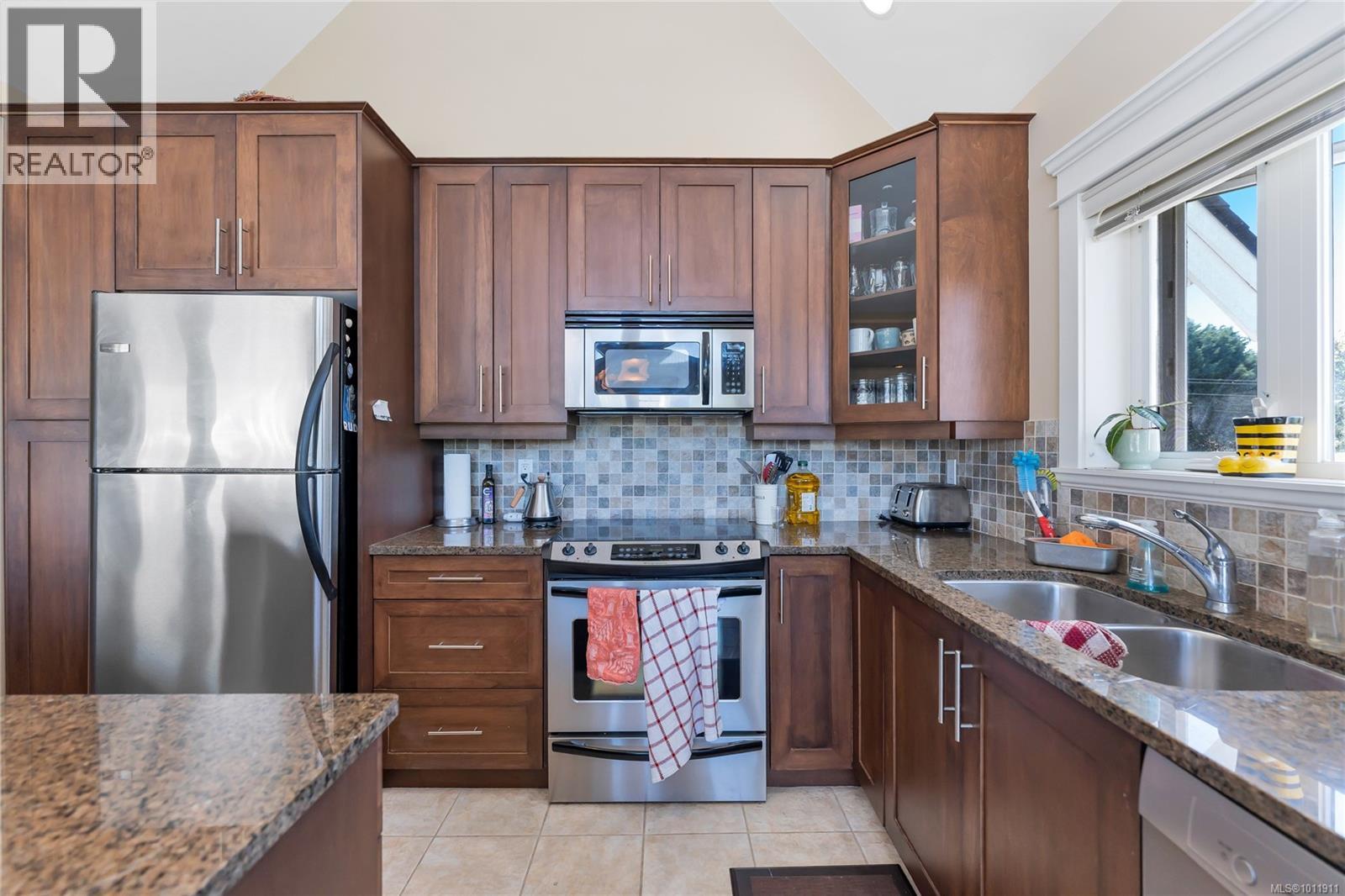 Single Family House for Sale in   Heatherdale Lane Heatherdale Estates Saanich 