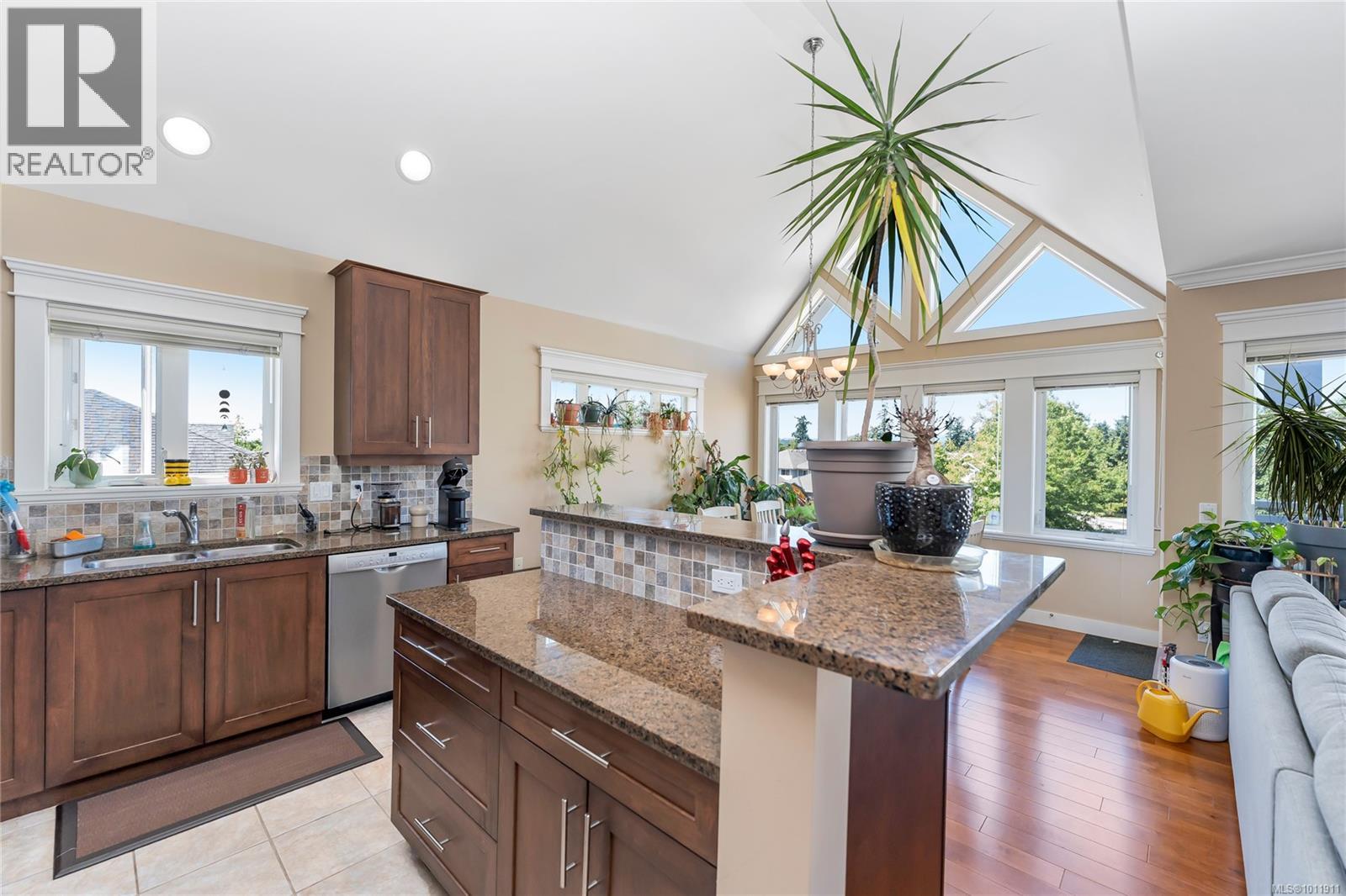Single Family House for Sale in   Heatherdale Lane Heatherdale Estates Saanich 