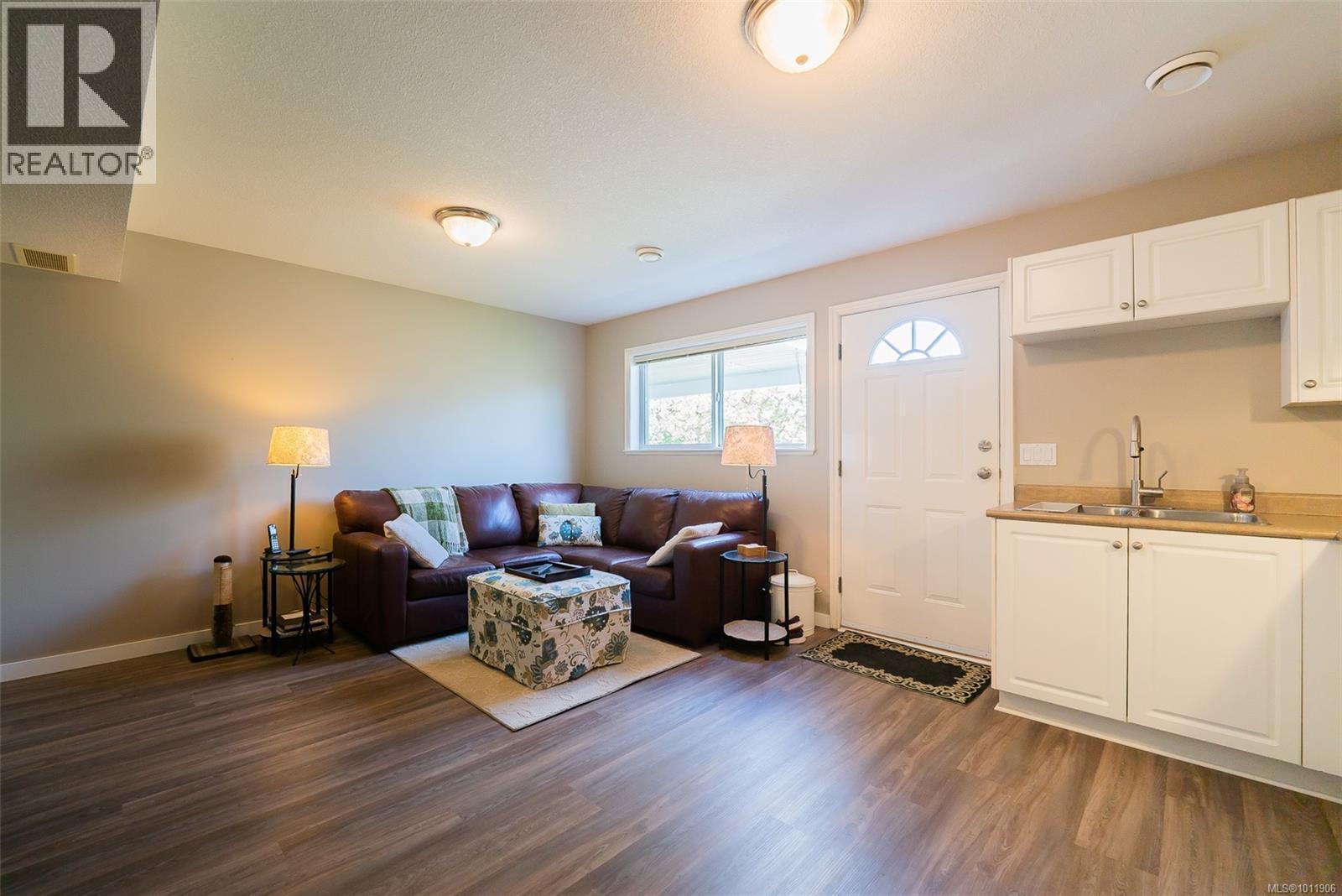 Photo 6 of 5320 Kenwill Dr, Nanaimo BC