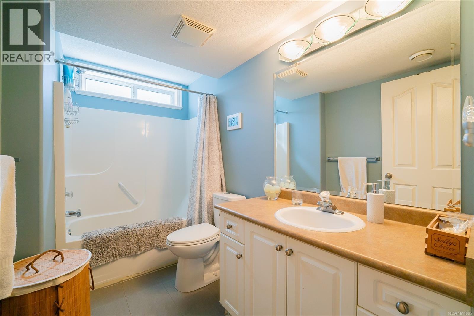 Photo 2 of 5320 Kenwill Dr, Nanaimo BC