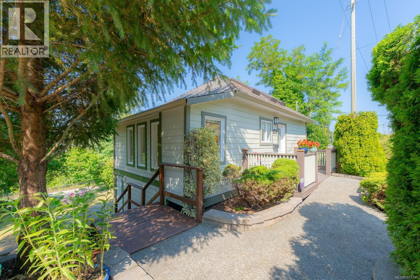 Photo 1 of 309 Pine St, Nanaimo BC