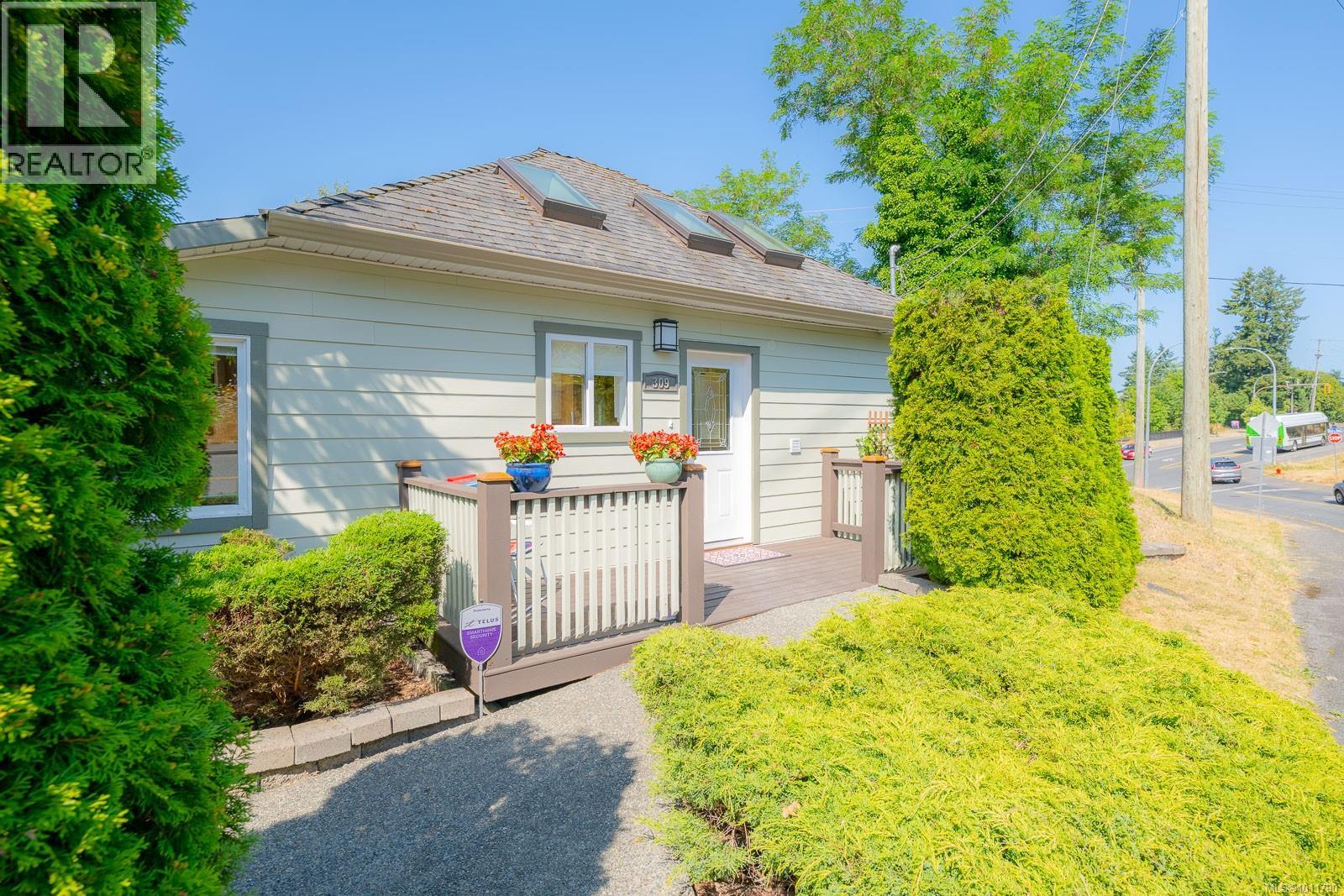 Photo 13 of 309 Pine St, Nanaimo BC