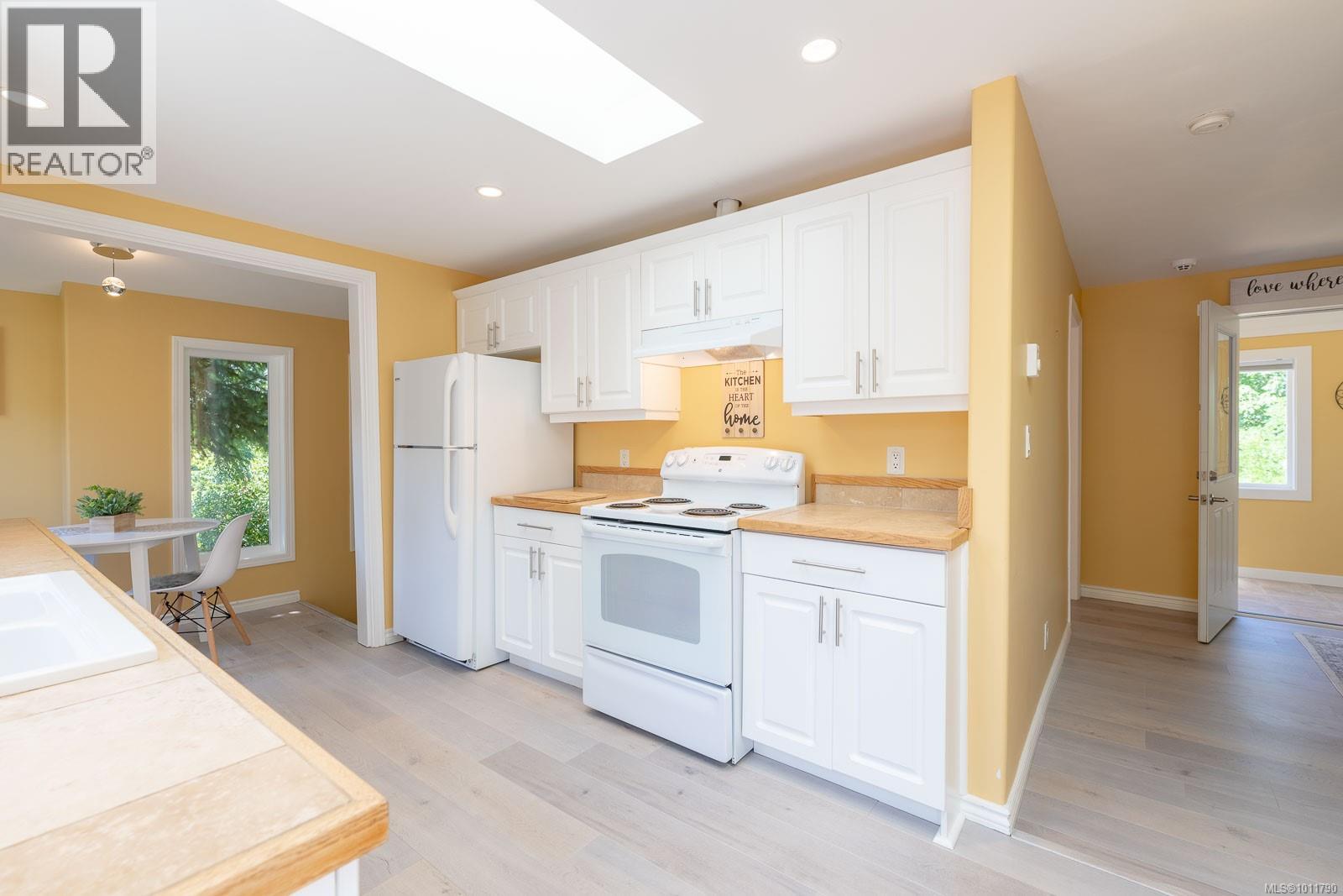 Photo 14 of 309 Pine St, Nanaimo BC
