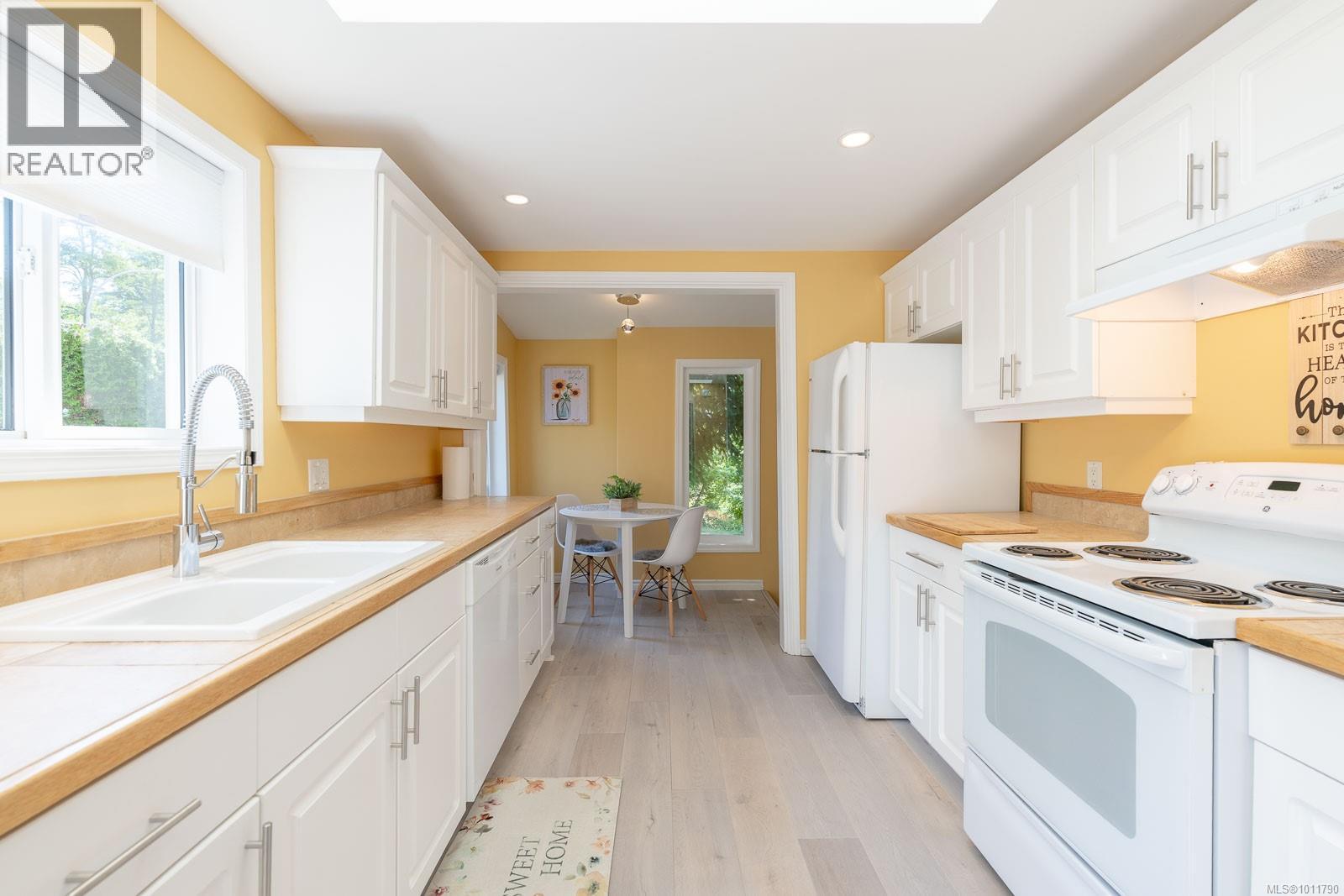 Photo 15 of 309 Pine St, Nanaimo BC