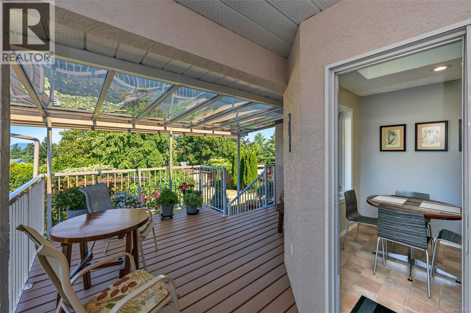 Photo 10 of 6100 Denali Dr, Duncan BC