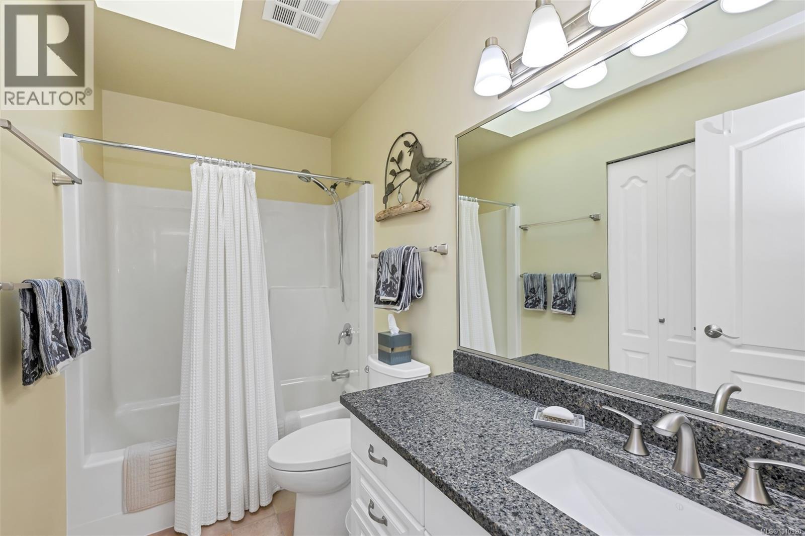 Photo 16 of 6100 Denali Dr, Duncan BC