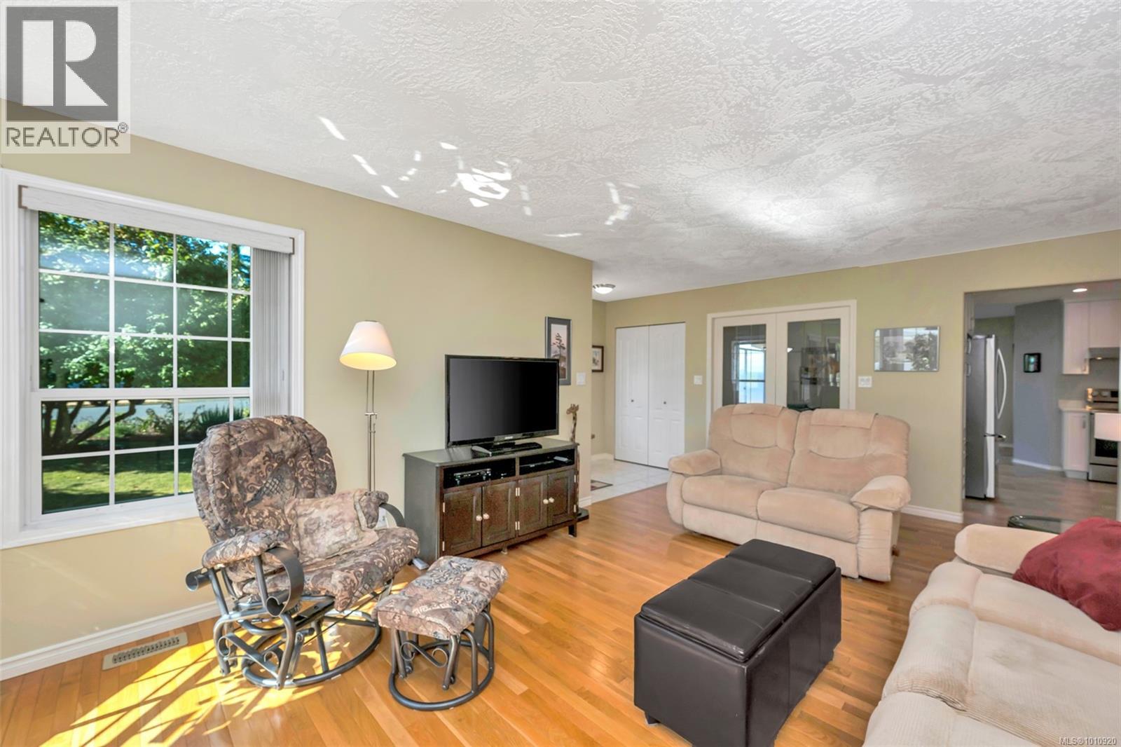 Photo 5 of 6100 Denali Dr, Duncan BC