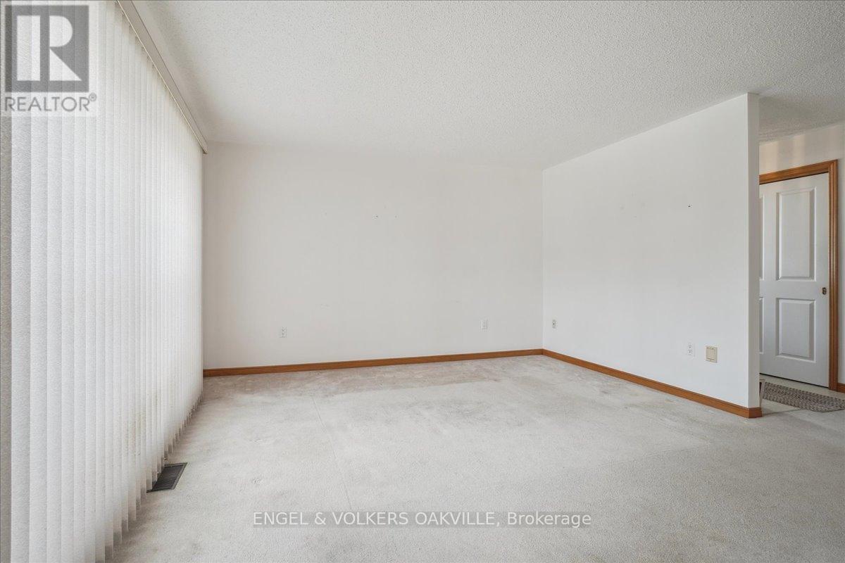 Photo 11 of 36 White Bark Way, Centre Wellington ON