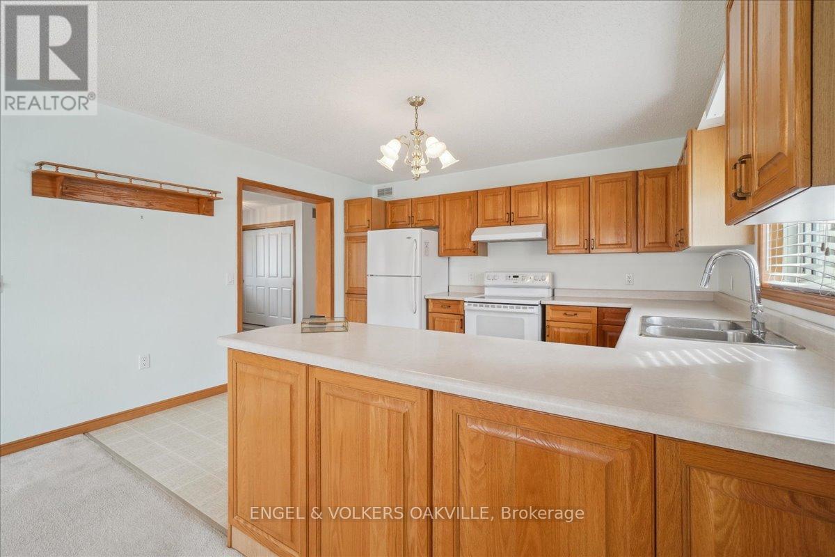 Photo 16 of 36 White Bark Way, Centre Wellington ON