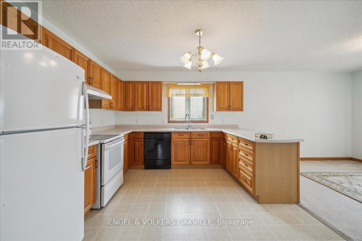 Photo 20 of 36 White Bark Way, Centre Wellington ON