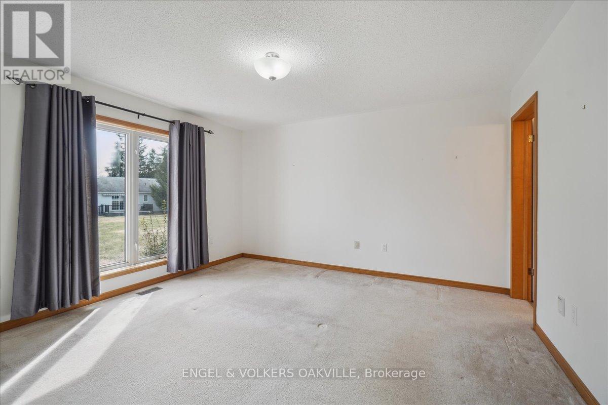 Photo 21 of 36 White Bark Way, Centre Wellington ON