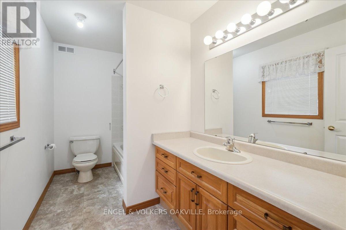 Photo 25 of 36 White Bark Way, Centre Wellington ON