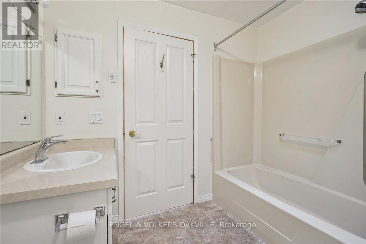 Photo 32 of 36 White Bark Way, Centre Wellington ON