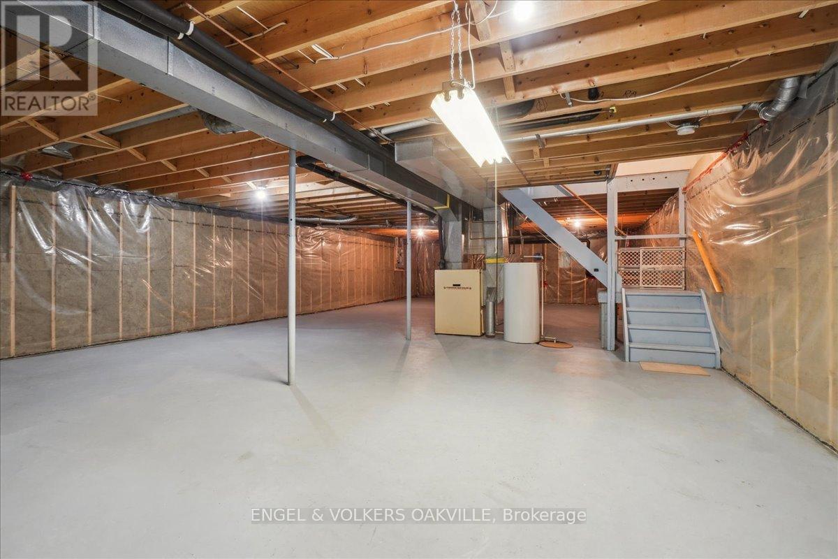 Photo 34 of 36 White Bark Way, Centre Wellington ON