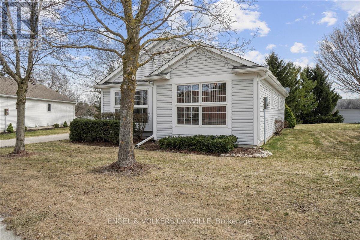 Photo 4 of 36 White Bark Way, Centre Wellington ON