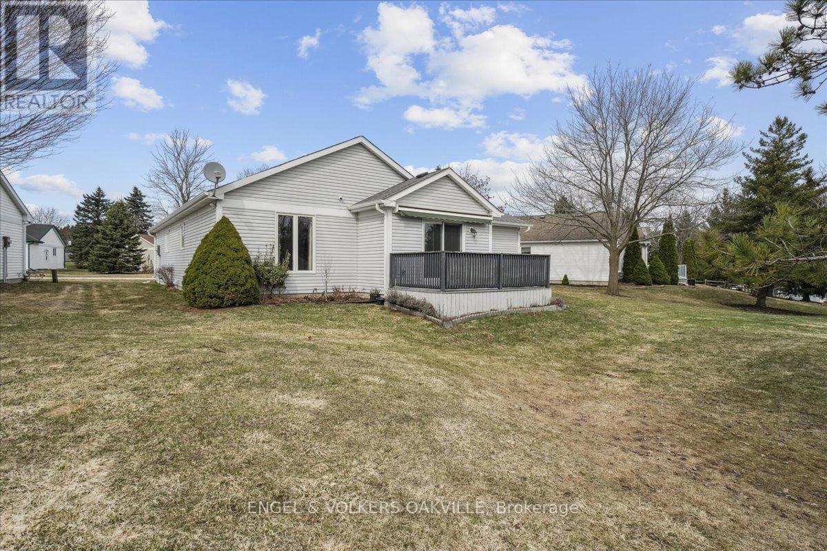 Photo 40 of 36 White Bark Way, Centre Wellington ON